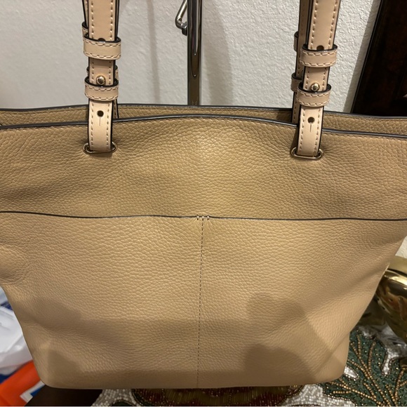 Michael Kors Soft Leather Sand colorTote.HandlesareExcellant LeatherVachetta.EUC - Picture 4 of 11